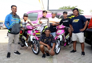Naztwo Young Star G Brain, Pamekasan. Sandy, Kuntet, Alika, Junaidi &amp; pitcrew, melurug motoprix 2019 Surabaya, sebagai pembuktian performa F1Z R jawara.   &amp; 