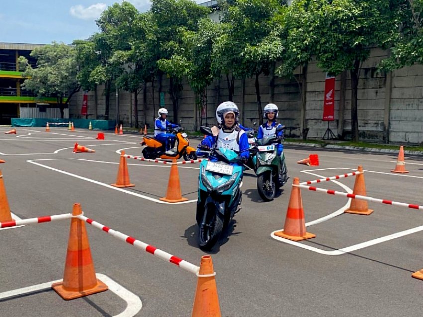 MPM Honda Jatim Ajak Keluarga Jurnalis Ikuti Kelas Basic Berkendara Aman