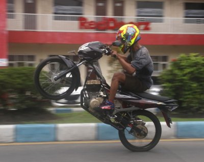 Suzuki Satria F 225 cc. Makin atraktif serum up grade Satria F buat harian.