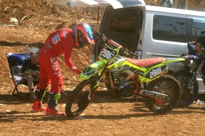 WAKAPOLRES MOJOKERTO PIAWAI MENEKUK SETANG DI SIRKUIT MOTOCROSS