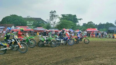 Event Konsorsium Motocross Grasstrack, Blitar. Bisa menjadi trigger, untuk menciptakan event berkualitas di tengah krisis event bergengsi.