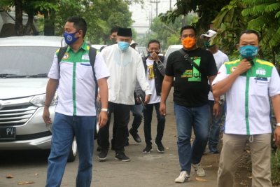 Pasangan Calon Bupati - Wakil Bupati Sidoarjo, Bambang Haryo Soekartono (BHS) – Taufiqulbar. Saat mendatangi workshop Kaisar Motor, di Perum Tamasa, Sidoarjo untuk lebih dekat &amp; mendengar keluhan langsung penghobi racing Sidoarjo.