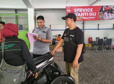 MPM Honda Jatim Sinergi Bersama AHASS, Berikan Layanan Service Gratis Ganti Oli Motor Komunitas Disabilitas