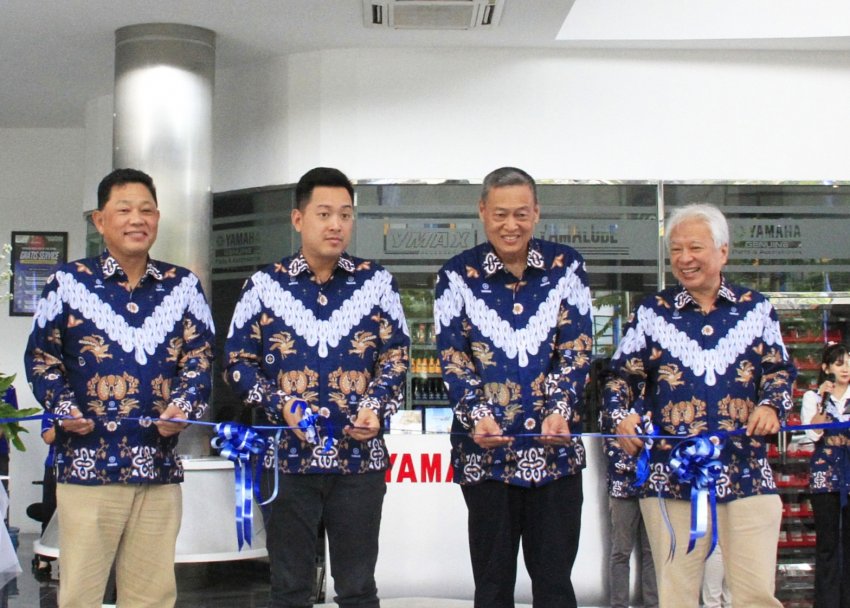 Grand Opening Yamaha Premium Shop Dupak : LAYANAN SERBA SPESIAL, LEBIH MODERN, EKSKLUSIF, NYAMAN & UNIT MAKIN KOMPLIT