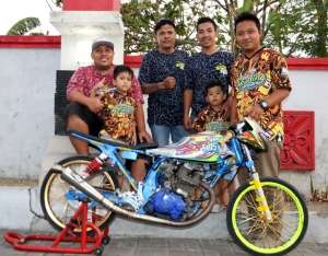 Raden Tinton Brondong Proyek, Mojokerto. Terus berkarya meluncurkan sport 4 tak dengan spesifikasi brutal. 