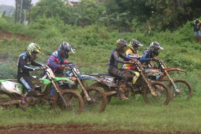 Tim PON Motocross Jatim. Konsisten melangsungkan pelatihan, secara sistematis &amp; terukur, dipantau langsung oleh punggawa motocross Jatim. 