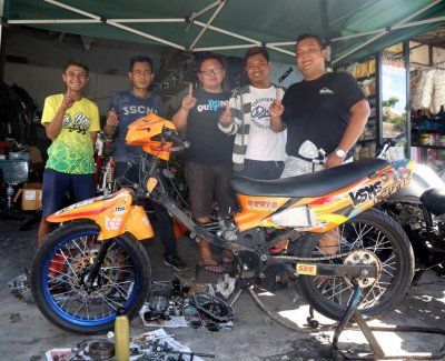 KSMS B-Jos Racing Team, NTT. Rider kawak yang lama gantung helm &amp; sekarang kembali berlaga diback up B-Jos, Surabaya.