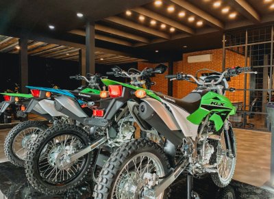 Kawasaki PT. Surapita Unitrans, Surabaya : PAMERKAN NEW KLX 150 VERSI 2024, TAMPIL MAKIN AGRESIF &amp; FITUR LEBIH MEWAH