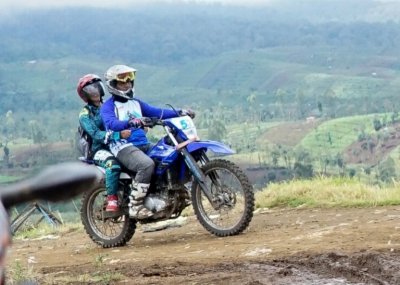 Yamaha STSJ : CARA MENGENDARAI MOTOR TIPE SPORT DI TANJAKAN