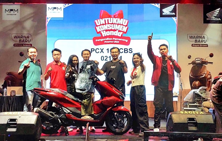 Antusias Konsumen Warnai Pengundian UKH di Bondowoso, Honda PCX160 CBS Jatuh ke Tangan Pemenang