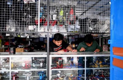 AHS Speed Shop AMRF Jatim : DUET SAUDAGAR ASAL NTT &amp; PONOROGO, MENGGAIRAHKAN DUNIA OTOMOTIF DI TANAH AIR, MELAYANI KEBUTUHAN SEGMEN HOBI SAMPAI RACING