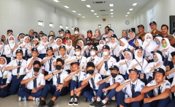 DUKUNG PROGRAM DINAS PARIWISATA BEKASI, SUZUKI AJAK PELAJAR MELIHAT PELAKSANAAN KERJA DI PABRIK