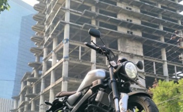 BERIKAN SENSASI BERKENDARA, YAMAHA XSR 155 MOTOR METROPOLIS ANDALAN