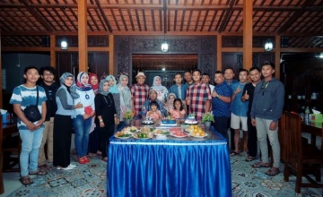 Satrio Bangun Pratama - Pembalap Motocross, Ponorogo : DAPAT HADIAH MOBILE HOME TRUCK, DI HARI ULANG TAHUN KE-14, MANTAP !