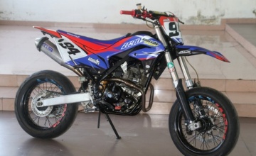 Kawasaki KLX 230, Surabaya : POSTUR MAKIN PROPORSIONAL, PANTAS MENJADI ACUHAN PENGGEMAR SUPERMOTO