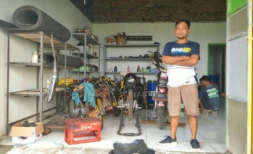 AMS 60 Reborn Garage, Tanggulangin : MANTAN BEGAWAN KARAPAN BANTING HALUAN