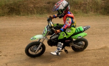 Muhamad Fabian Ridwan - Crosser Minimoto, Gresik : MEMACU KUDA BESI CUSTOM & MENGUNDANG PERHATIAN PELAKU MOTOCROSS