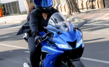 DAILY USE LADY BIKERS SURABAYA INI, PILIH ALL NEW R15 CONNECTED