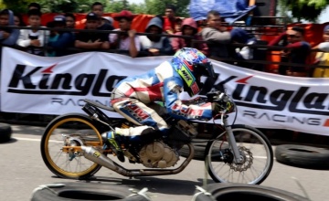 KINGLAND MENGGOYANG PASAR BAN DRAG BIKE DI JAWA TIMUR