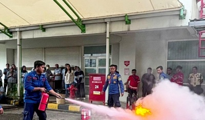 MPM Honda Jatim Perkuat Kesiapsiagaan Karyawan Lewat Pelatihan Penanggulangan Kebakaran di MPM Sedati