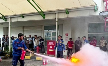 MPM Honda Jatim Perkuat Kesiapsiagaan Karyawan Lewat Pelatihan Penanggulangan Kebakaran di MPM Sedati