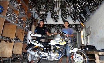 Andy Speed Exhaust Factory, Surabaya : KNALPOT HEREX & 2 TAK JADI INCARAN PASAR
