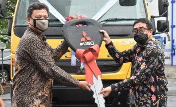 PT. Krama Yudha Tiga Berlian Motors - Berikan Dukungan Penuh Kepada Konsumen Setianya : SERAHKAN MOBILE WORKSHOP SERVICE KEPADA PT. BATAVIA PROSPERINDO