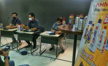 AHM OIL GANTI KEMASAN BARU, TERSEDIA DI JARINGAN BENGKEL AHASS & TOKO SPARE PART DI JATIM - NTT