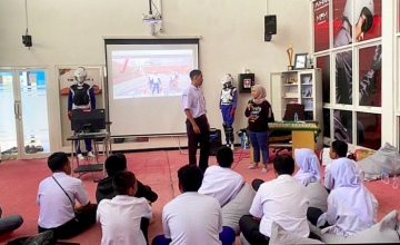 Siapkan Generasi #Cari_Aman, Siswa SMK Muhammadiyah 1 Kepanjen Ikuti Sosialisasi Safety Riding Camp