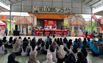 Ratusan Siswa SMAN 1 Plemahan Kediri Antusias Ikuti PCX160 Gen-Z School Movement