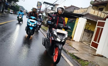 Berkendara Aman Saat Hujan di Malang Raya, MPM Honda Jatim Ajak Masyarakat #Cari_Aman