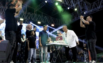 Big Boss H. Rokhmawan : SELAMAT HARI ULANG TAHUN ORANG BAIK YANG DERMAWAN & LANJUT POPULARKAN KABUPATEN PASURUAN !