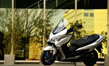 New Suzuki Burgman 400 : REFRESH PERFORMA MENYELURUH HINGGA FITUR TERBARU