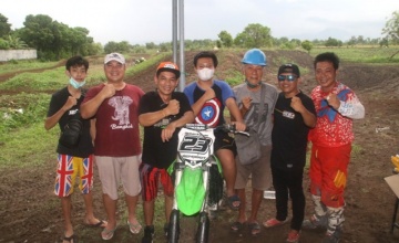 Simulasi Latih Tanding Executive Motocross Jatim - Sirkuit Sriwijaya, Caruban : DIINISIASI TIGA PILAR KELUARGA PENGHOBI OTOMOTIF PLAT AE