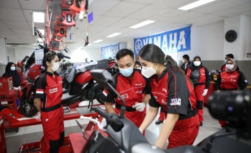 Lexi Lady Time #BanggaMAXImal : CARA ANYA GERALDINE ISI AKHIR PEKAN, JADI MEKANIK HINGGA RIDING DENGAN SI LEXI