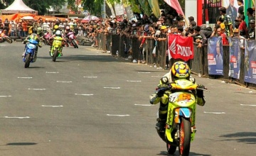 KIPRAH RENTHAL MOBIL, HANTAR YOGI MENDULANG PRESTASI DI KEJURPROV ROAD RACE 2023 PROBOLINGGO