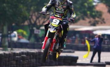 Rabbani HUD iPone RRT Chongs DRF, Malang : BORONG PODIUM DI KELAS SUPERMOTO & DIBACK UP RIDER YOUNG GUNS