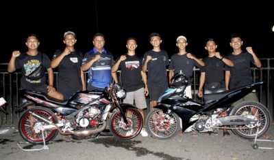 Harthik Motor D16 Racing Team, Ngawi : SHOWROOM MOBIL MOTOR PENGGILA DRAG BIKE & JAGA REPUTASI NGAWI DI RACING KOMPETISI