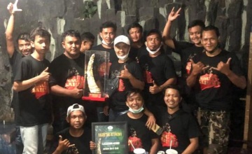 Mevans Sanggramawijaya – Onesixeight Paparazi Team : USIR JENUH, PUTRA MAHKOTA NURHIKMAH PUTRA JAYA, JADI HOBI MAINAN BURUNG