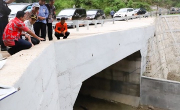 JALAN PONOROGO-PACITAN KM 226 AMBLES, BIKER WASPADA SAAT TURING