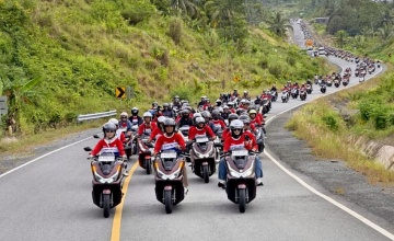 Ribuan Pecinta Honda PCX Padati Pantai Prigi 360 di Honda PCX Day 2025