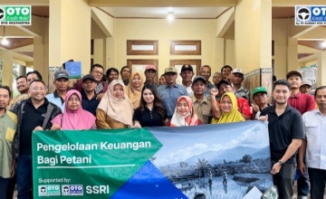 OTO Group Bersama Sumitomo Indonesia Berikan Edukasi Keuangan bagi Puluhan Petani di Desa Mekikis - Kediri