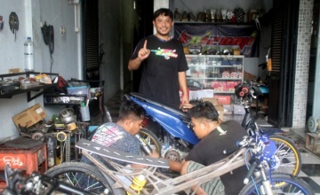Dimas Krezek, Tulungagung : MAKIN POPULAR, JAGO DI INSTRUKTUR BALAP & JAM TERBANG TINGGI SOAL UP GRADE PERFORMA MESIN