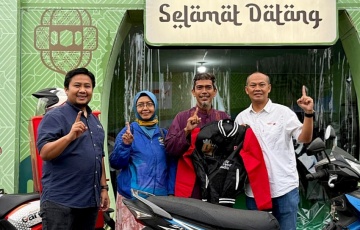 Peduli Pemudik, MPM Honda Jatim Bagikan 500 Jaket Eksklusif di Bale Santai Honda Jalur Mudik Jawa Timur