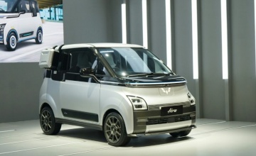 Wuling Tampilkan Dua Unit Special Display Kendaraan Listriknya, Air ev, di IIMS 2023