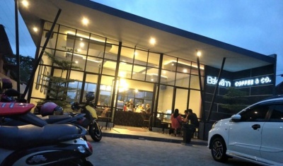 Bekvam Cafe & Resto, Malang : REPRESENTATIF TONGKRONGAN MASA KINI, DENGAN MENU SAJIAN ATRAKTIF UNTUK SEMUA KALANGAN