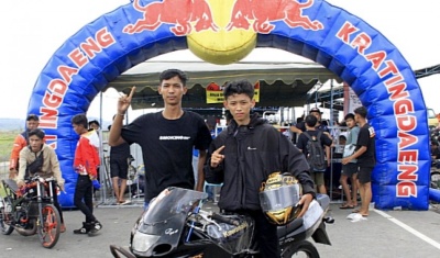 Rifarel Rizqienda Putra - X One Racing Team, Kediri : DITEMPA JADI PEMBALAP MULTI TALENT, KINI TAMPIL MERIAHKAN DRAG BIKE NASIONAL !