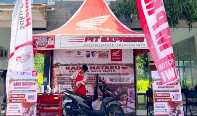Kado Nataru untuk Masyarakat Ngawi, AHASS Road Show Nataru Hadirkan Servis & Ganti Oli Gratis di Pos Terpadu Mantingan
