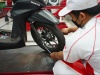 Musim Hujan Tiba, Yuk Cek Kondisi Ban di AHASS agar Motor Tetap Prima