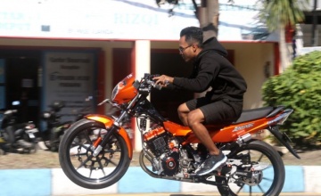 Suzuki Satria F 2016 - Jombang Satria Club : MEMANG MENAWAN KUDA BESI GAYA SULTAN, HASIL GARAPAN BEGAWAN